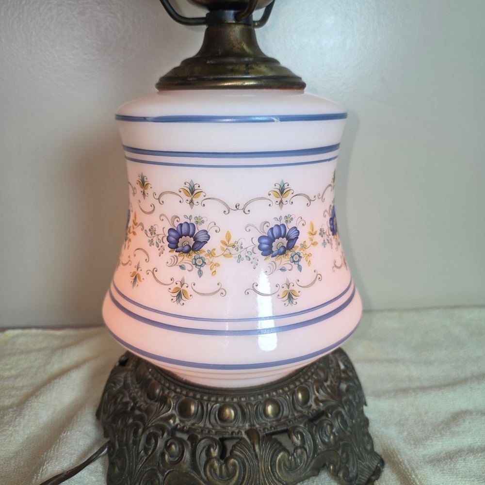 Vintage Milk Glass Hurricane Lamp Blue Floral Gone With The Wind Electric Table - Picture 9 of 9